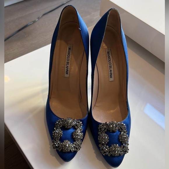 Manolo Blahnik Hangisi - Picture 8 of 12